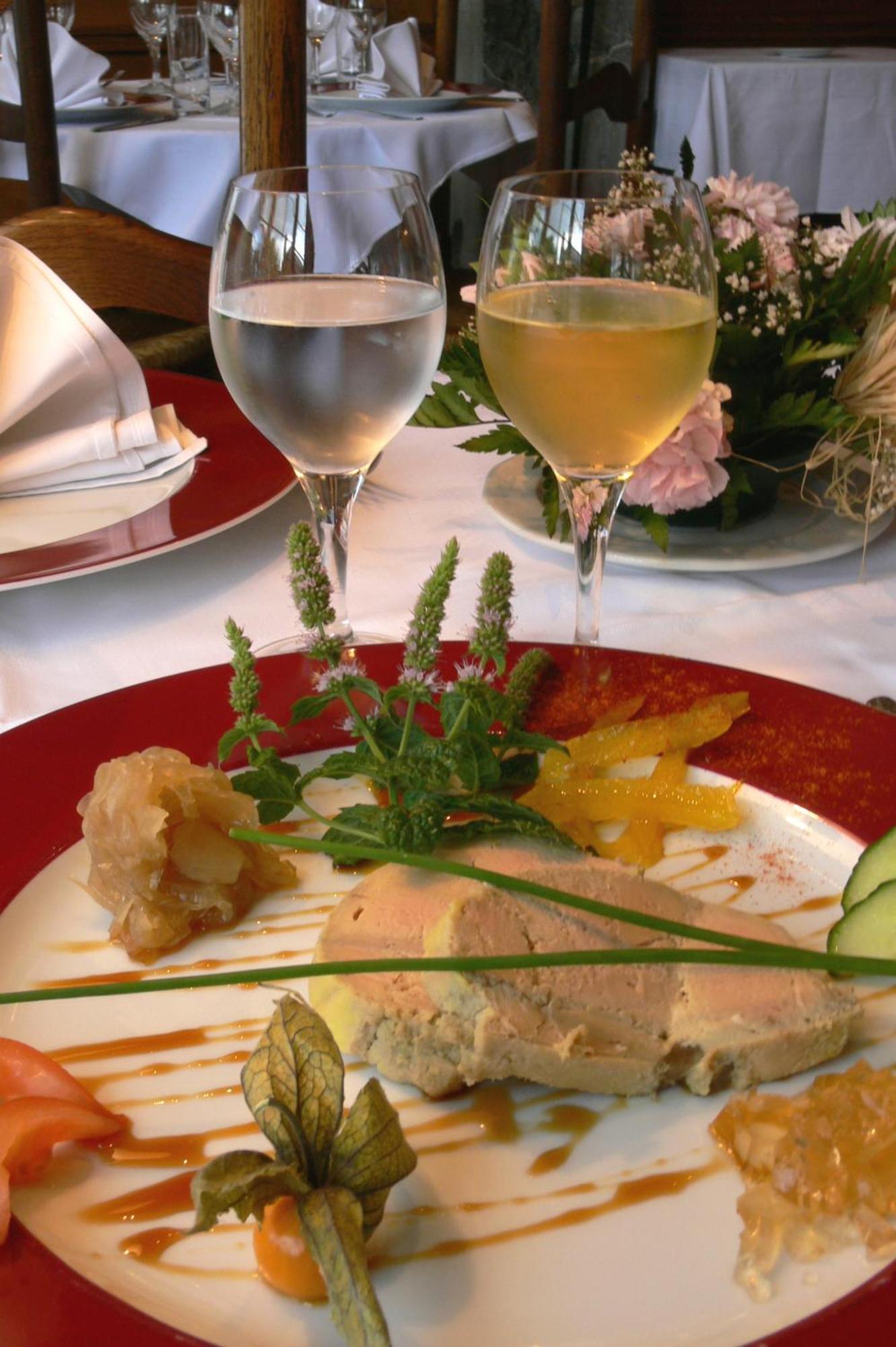 Logis - Chateau De La Motte - & Restaurant Hotel Liessies