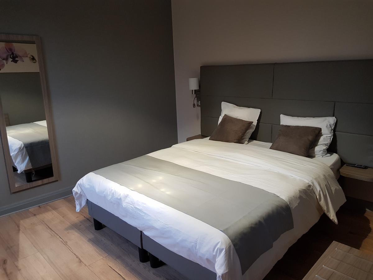Hotel Logis - Chateau De La Motte - & Restaurant 3*