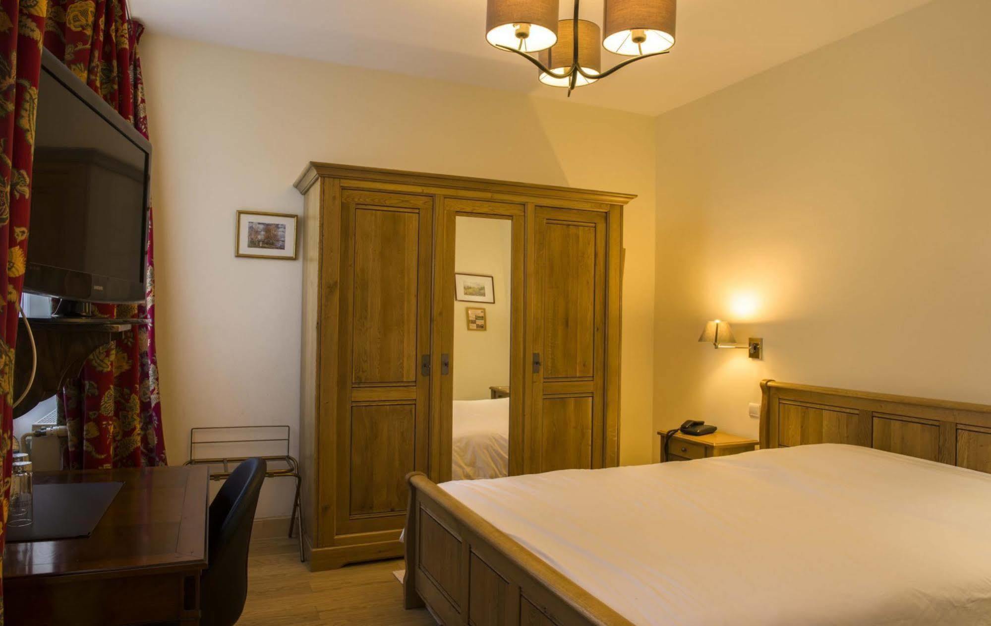 Logis - Chateau De La Motte - & Restaurant