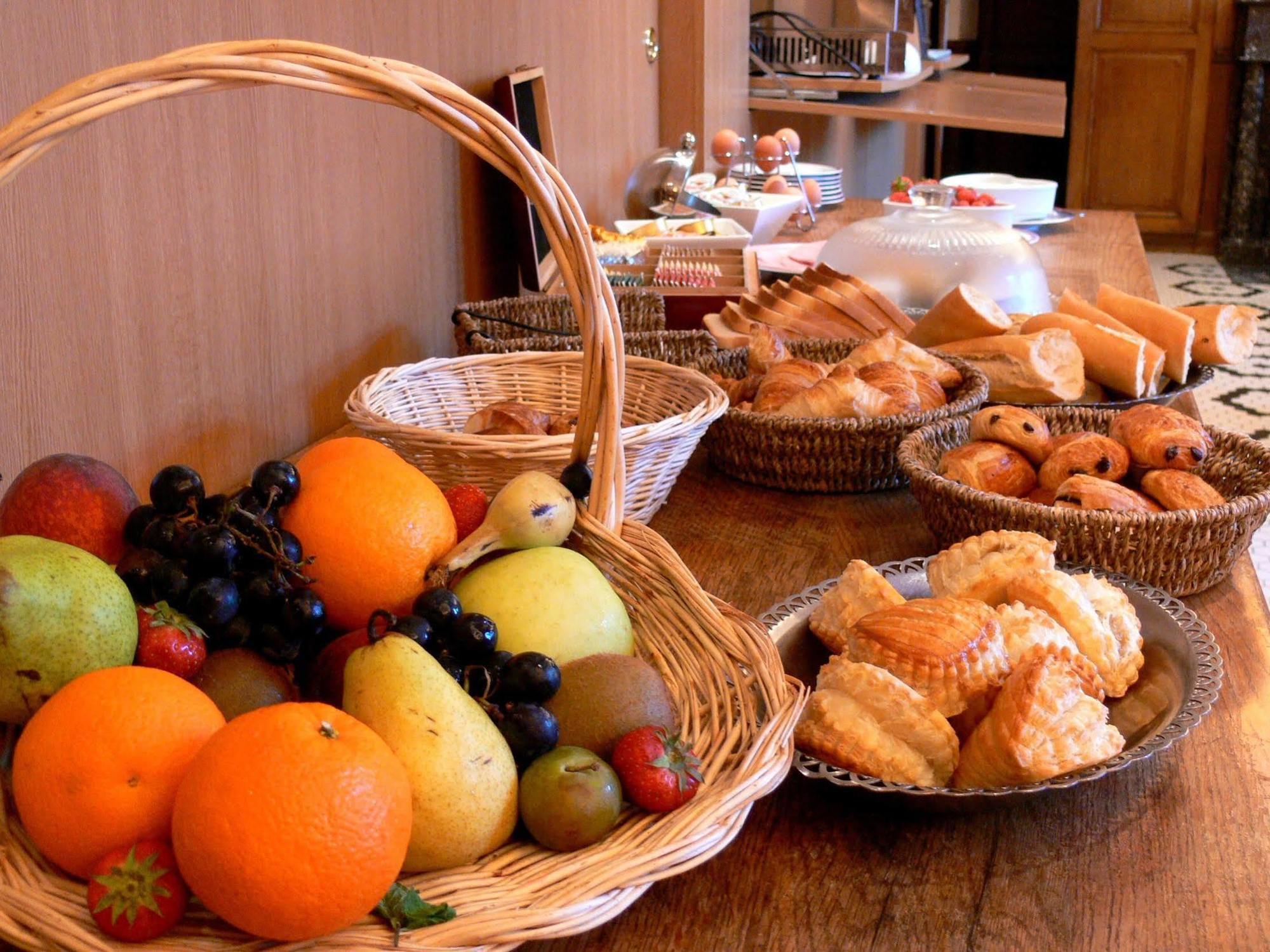 Hotel Logis - Chateau De La Motte - & Restaurant 3*