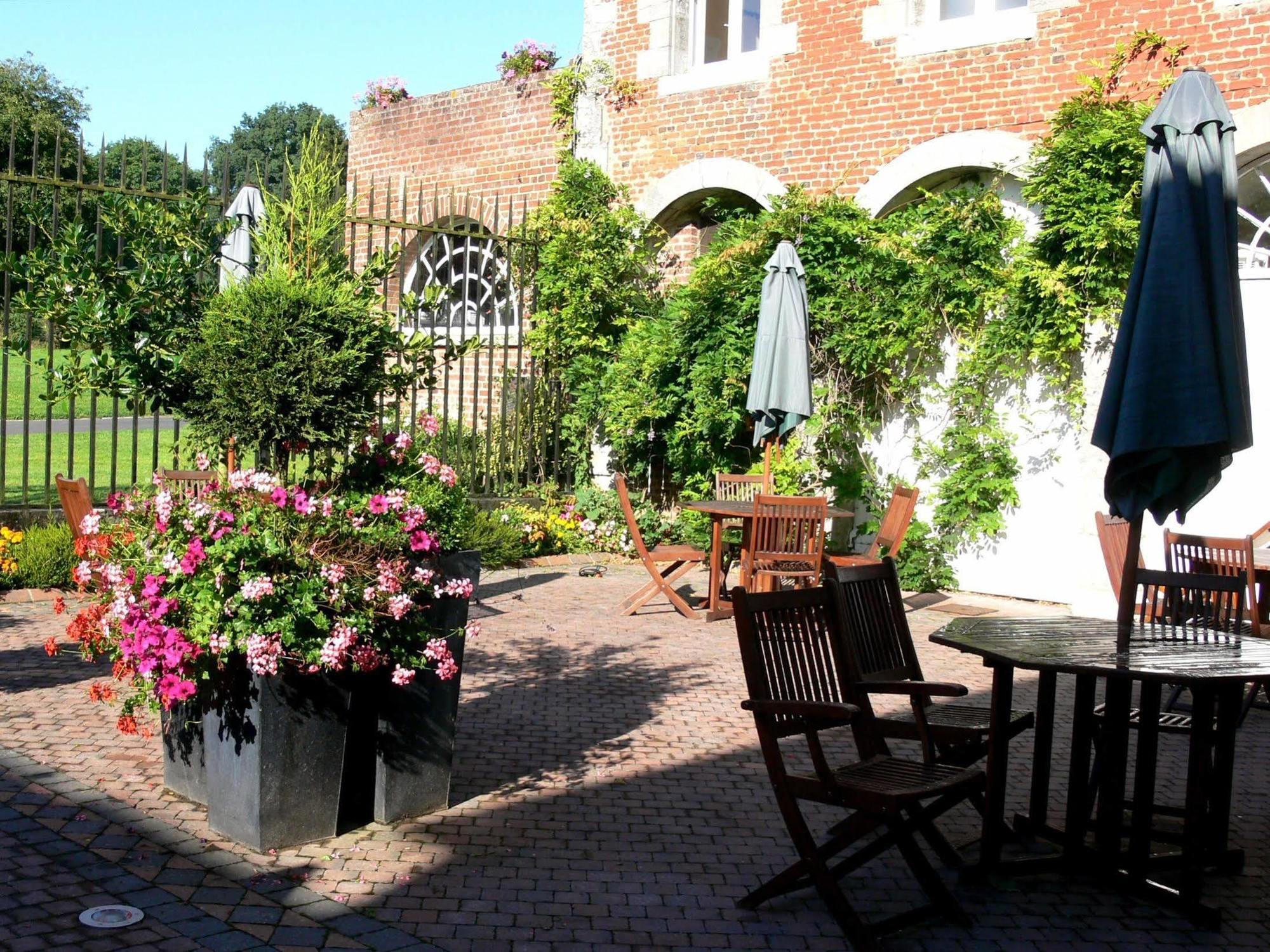 Hotel Logis - Chateau De La Motte - & Restaurant 3*